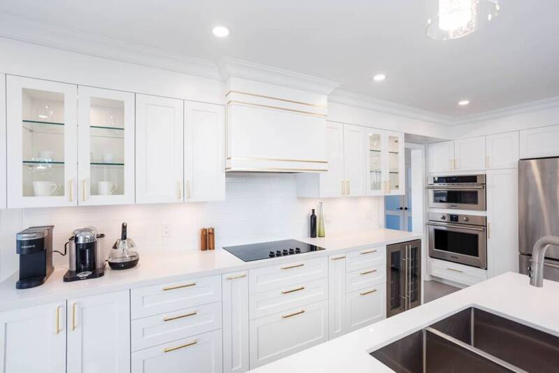 Pairing white cabinets with other elements