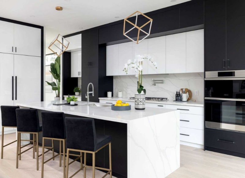 Space-saving kitchen cabinets: maximize style and functionality